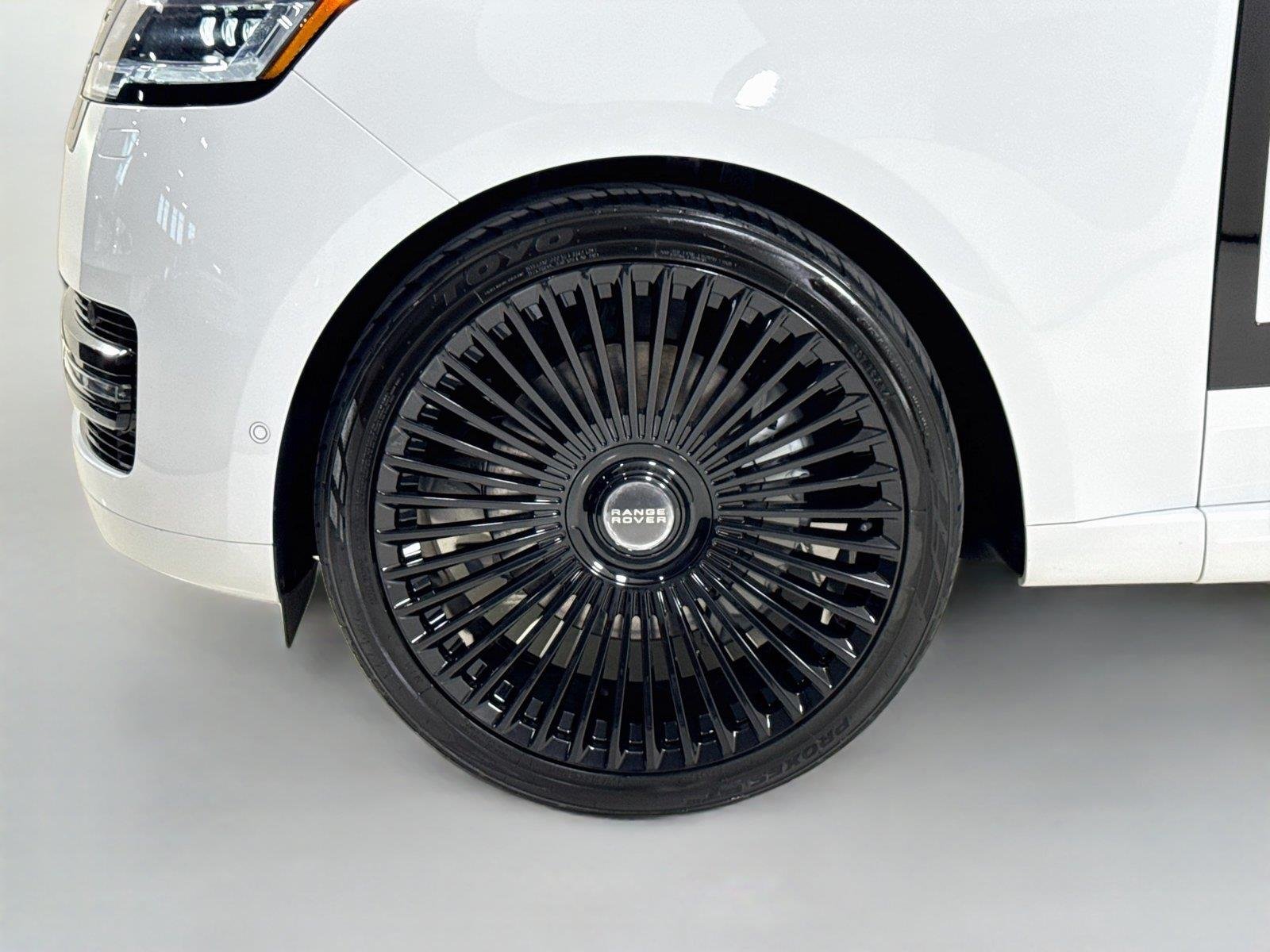 Used 2025 Fuji White Land Rover SE | 24