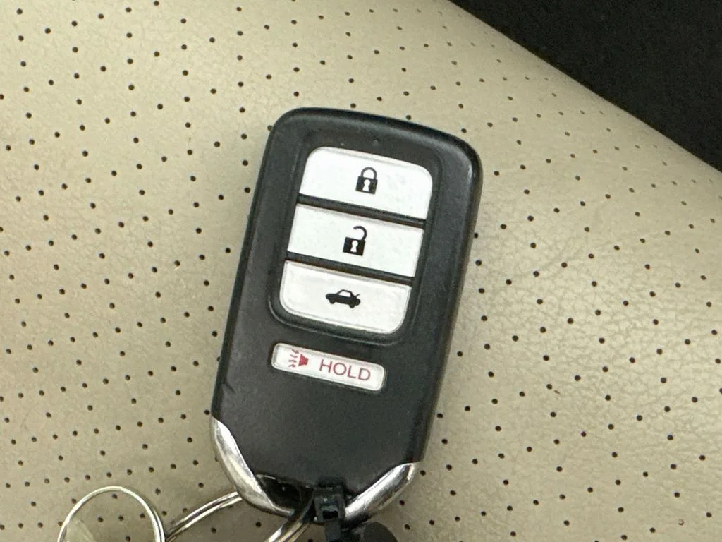 Used 2015 White Honda Touring image 37