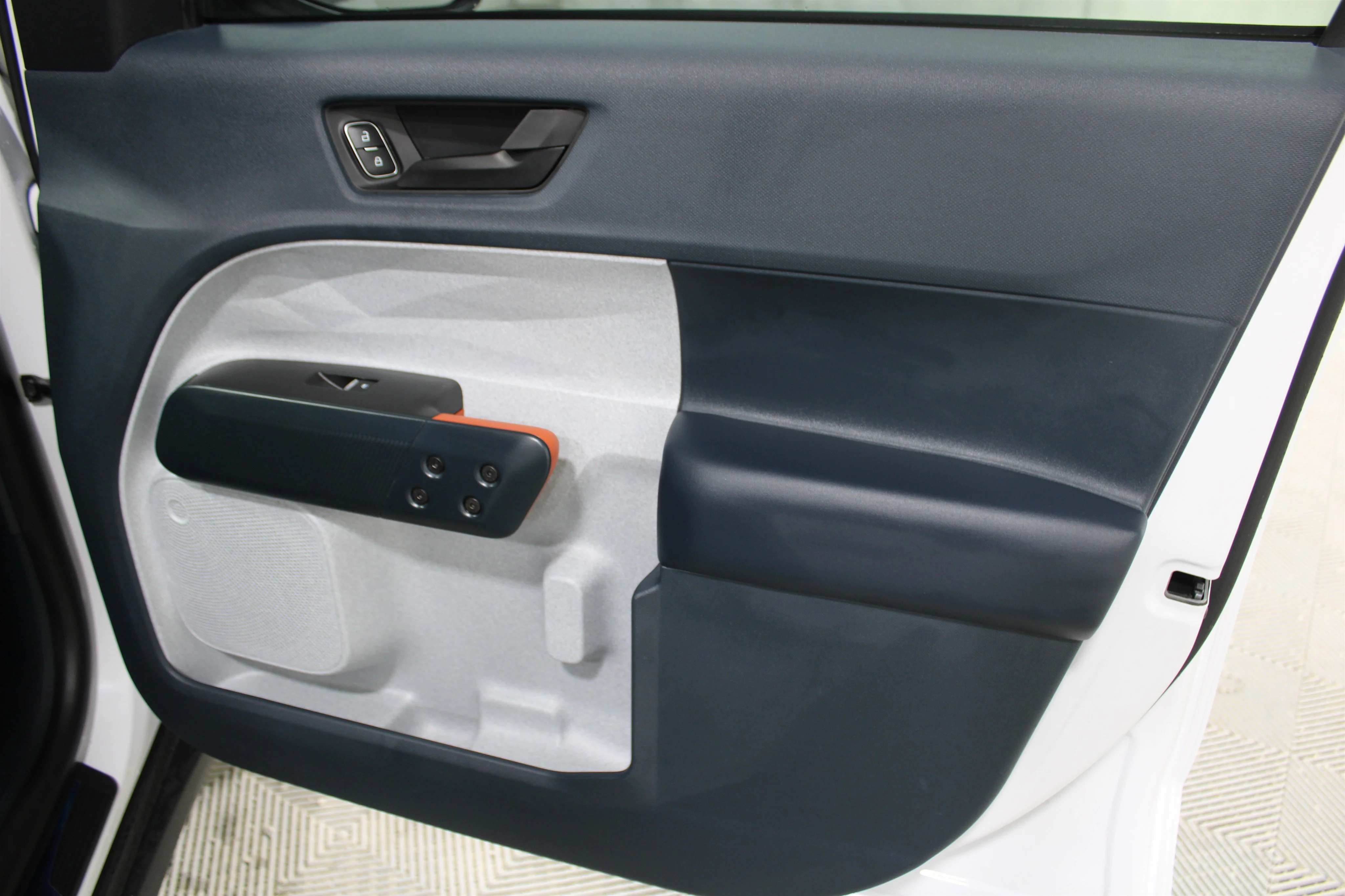 Used 2024 Oxford White Ford XLT image 25