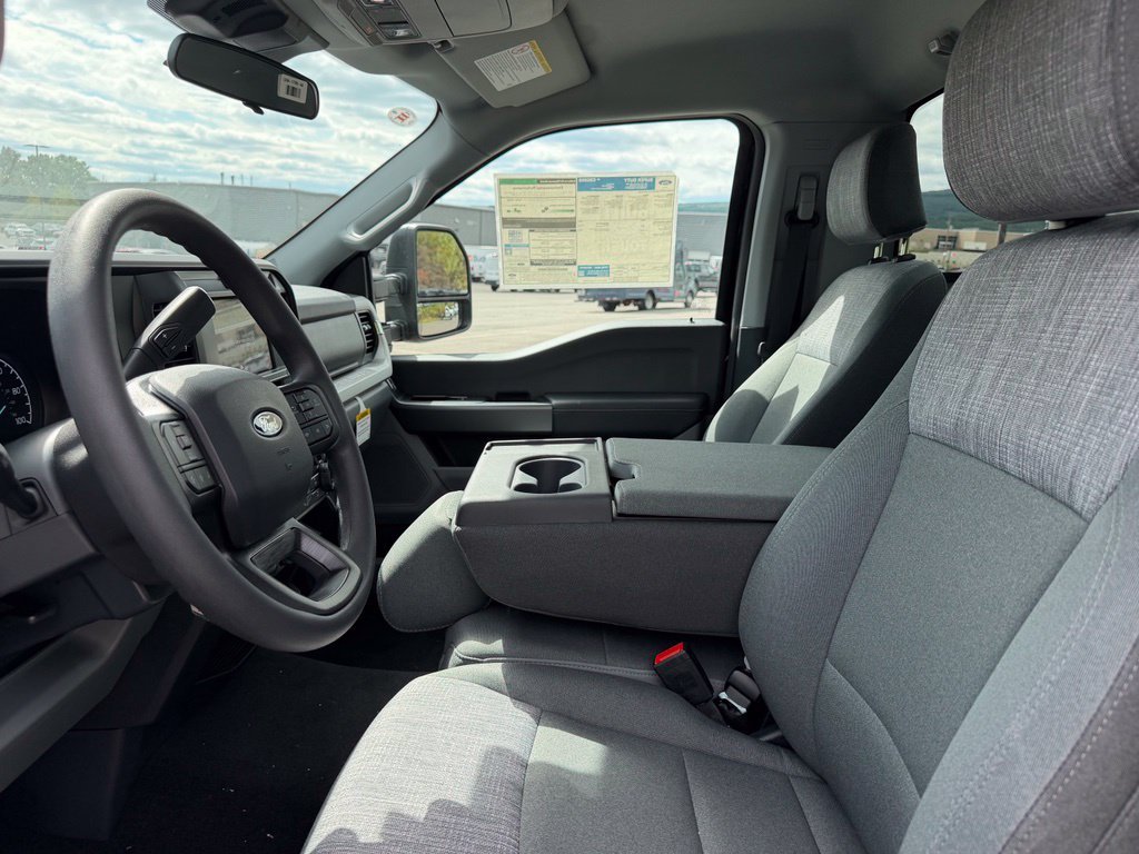 New 2027 Agate Black Metallic Ford F-250® XLT image 5