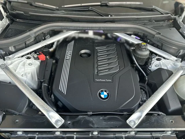 Used 2022 White BMW sDrive40i image 29