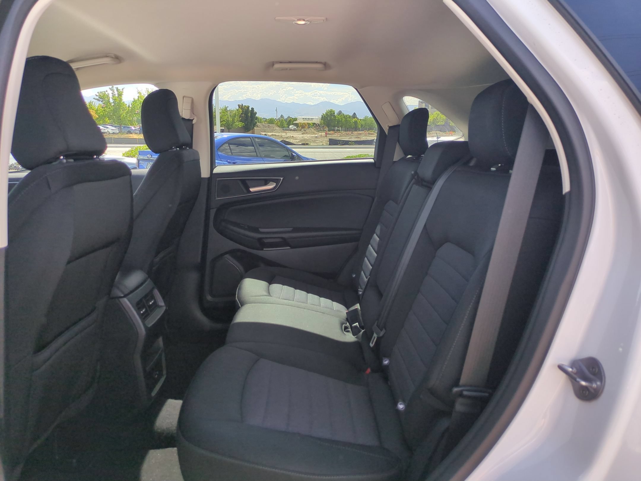 Used 2022 Oxford White Ford SE image 26