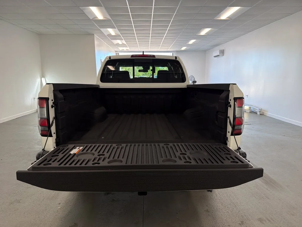 New 2027 Glacier White Nissan King Cab® S image 7