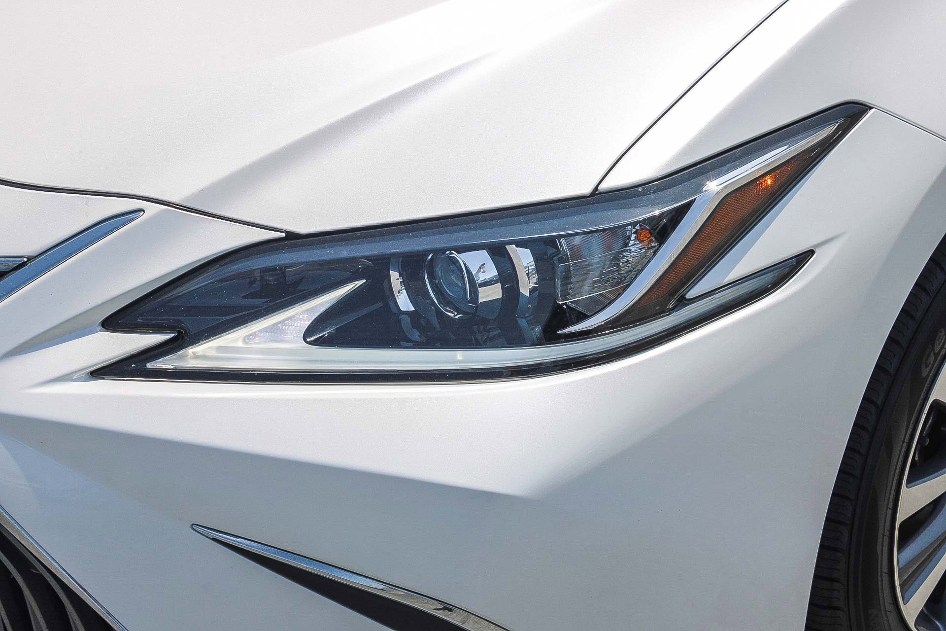 Used 2021 Eminent White Pearl Lexus ES 350 image 4