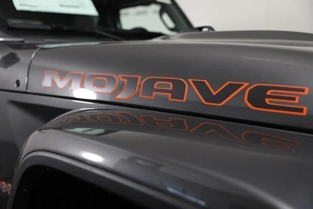 New 2026 Granite Crystal Metallic Clear-Coat Exterior Paint Jeep Mojave X image 28
