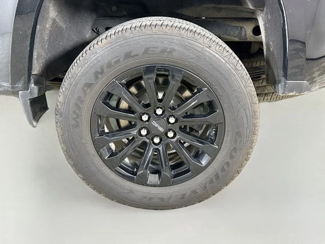 Used 2022 Black GMC Elevation image 29
