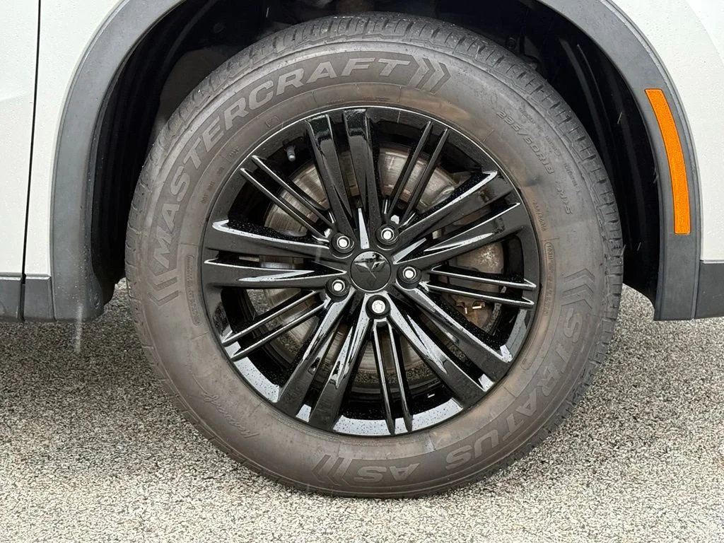 Used 2022  Mitsubishi ES image 11