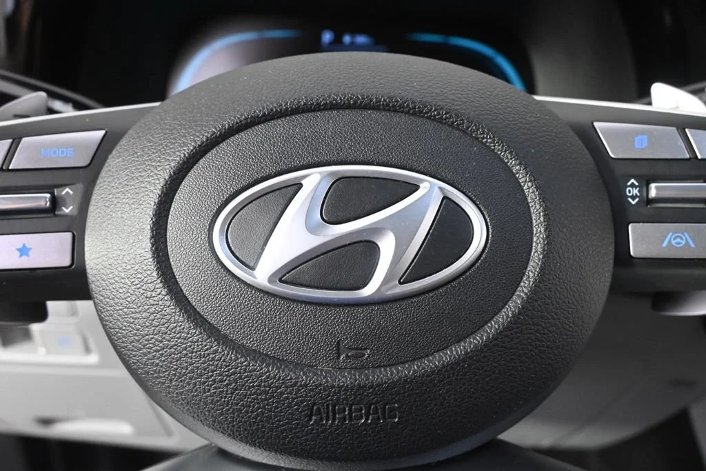 Used 2025 Black Hyundai SEL image 35