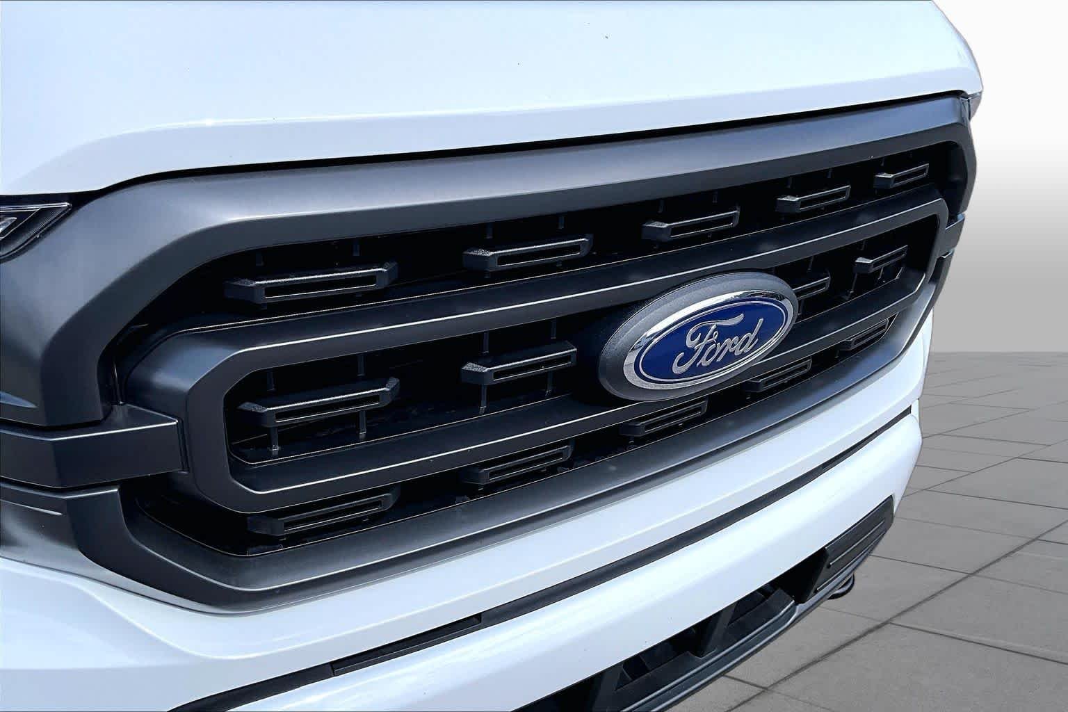 Used 2023 Oxford White Ford XLT image 30
