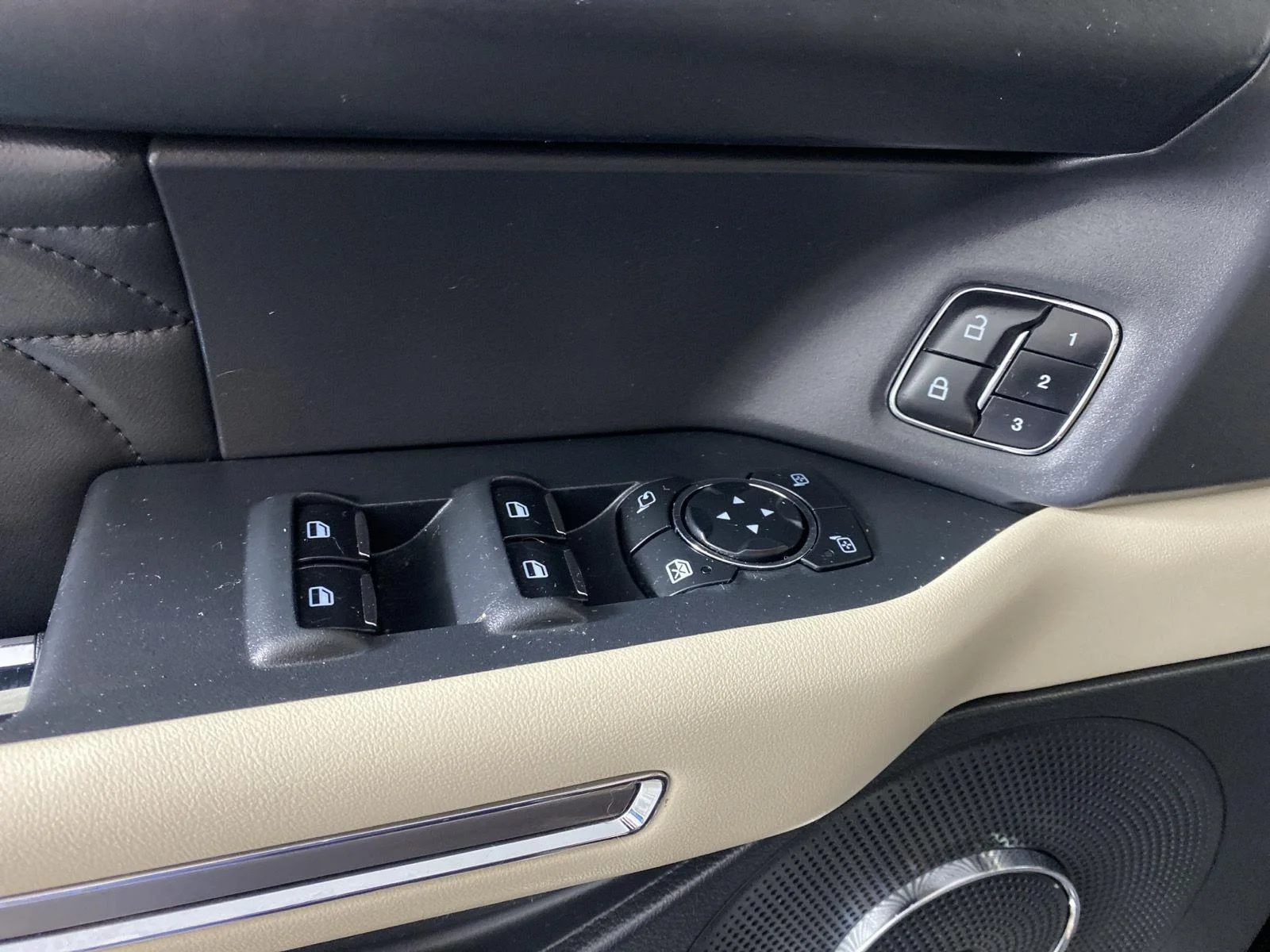 Used 2023 Agate Black Ford Platinum image 15