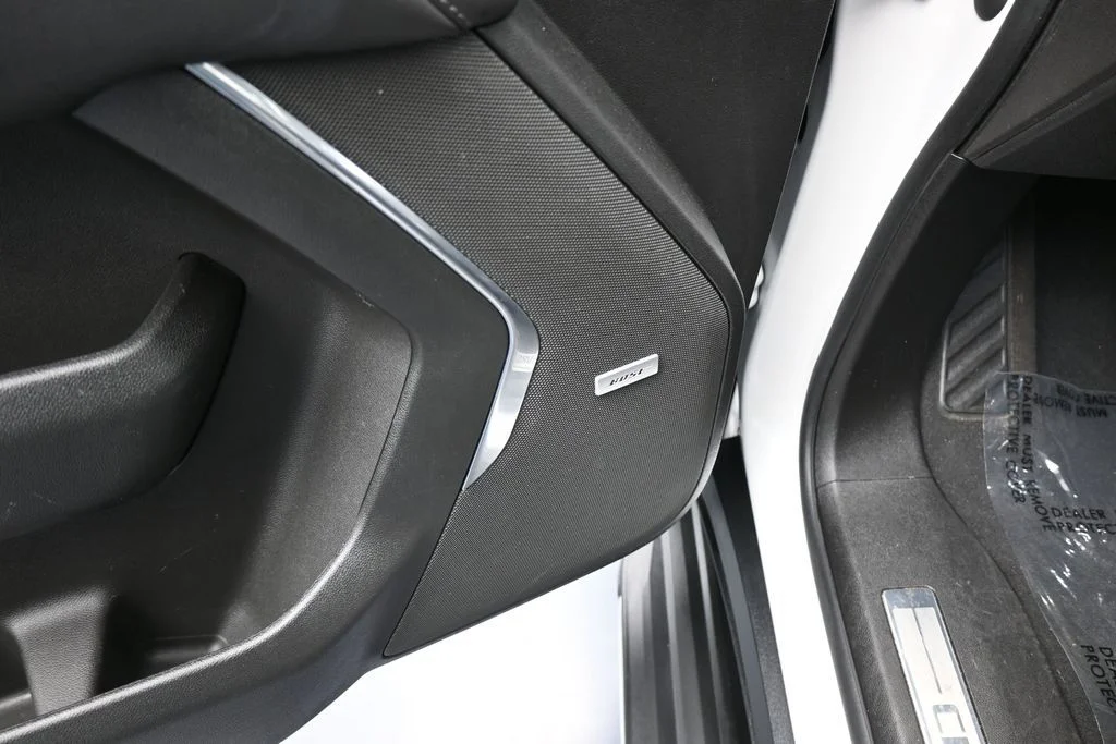 Used 2022 Iridescent Pearl Tricoat Chevrolet LT image 14