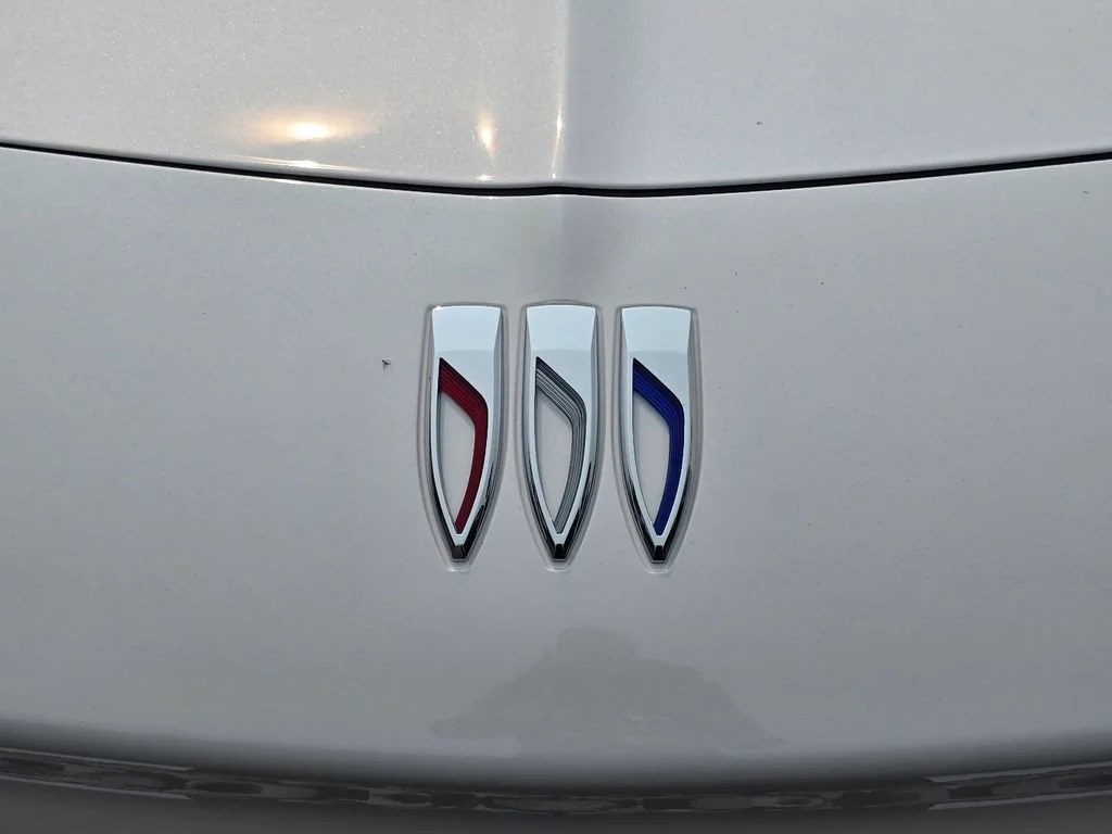 New 2026 White Frost Tricoat Buick Avenir image 31