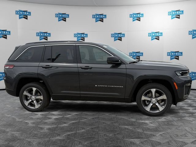 New 2026 Baltic Gray Metallic Clear-Coat Exterior Paint Jeep Limited image 6