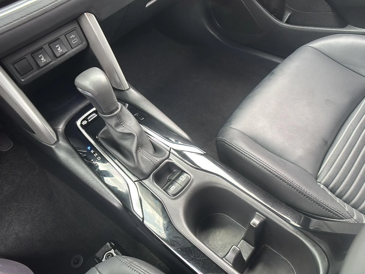Used 2023 Wind Chill Pearl Toyota XSE image 35