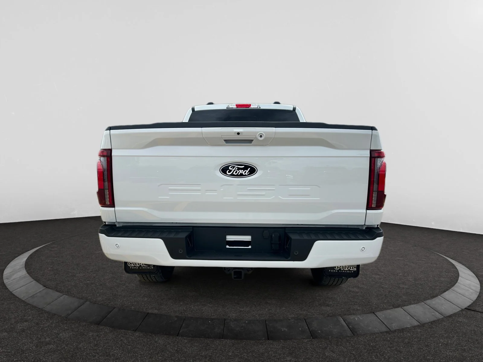 New 2026 Oxford White Ford Lariat image 4