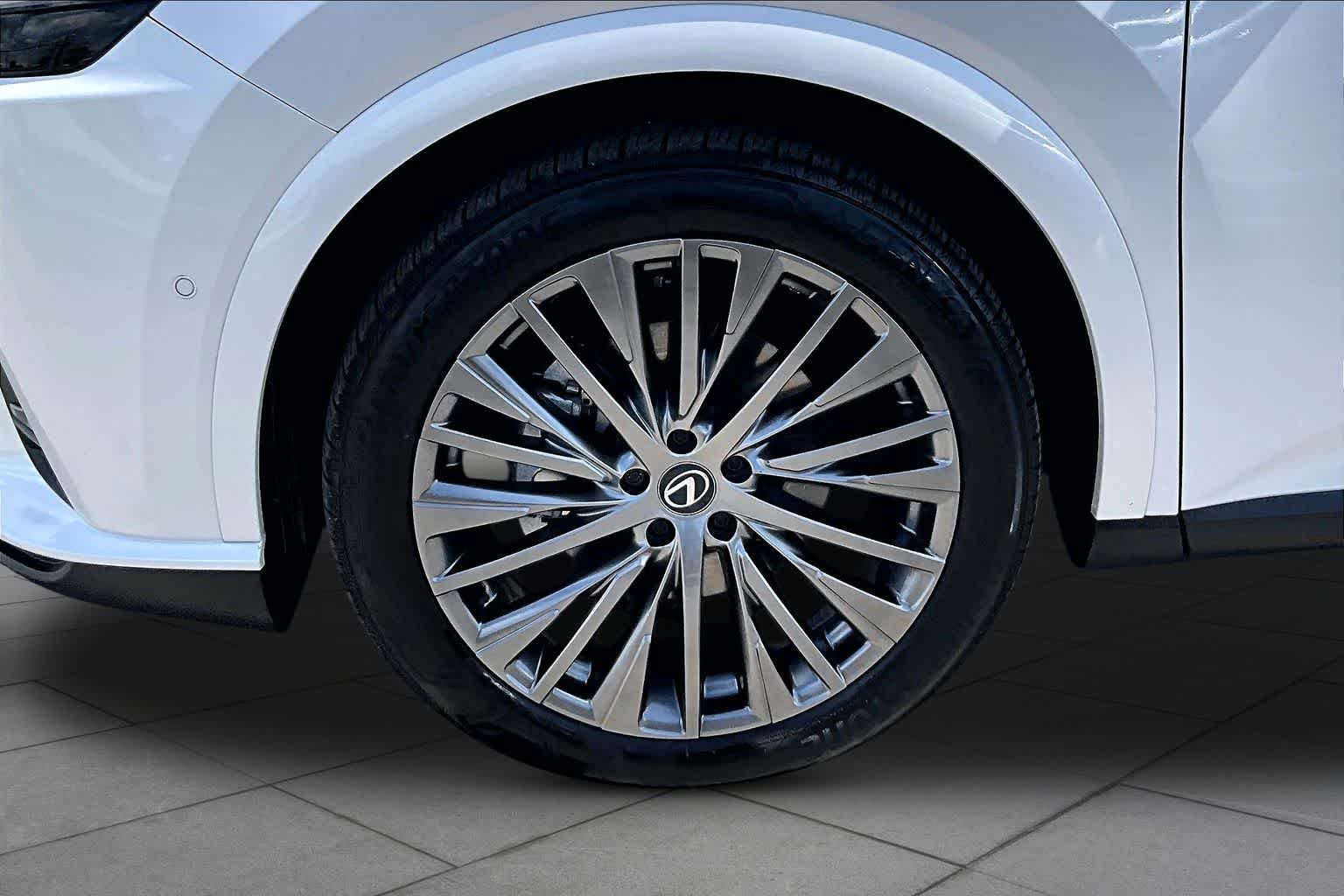 Used 2024 Eminent White Pearl Lexus Luxury image 11