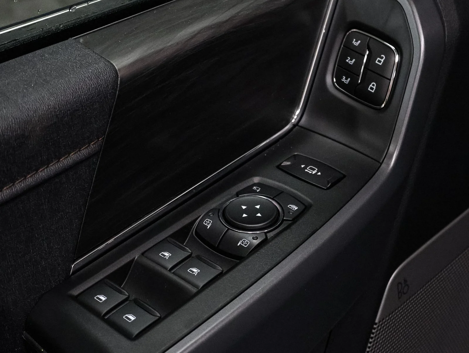 New 2026 Star White Metallic Tri-Coat Ford Lariat® image 21
