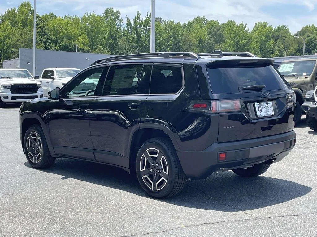 New 2026 Diamond Black Crystal Pearlcoat Jeep Laredo image 7