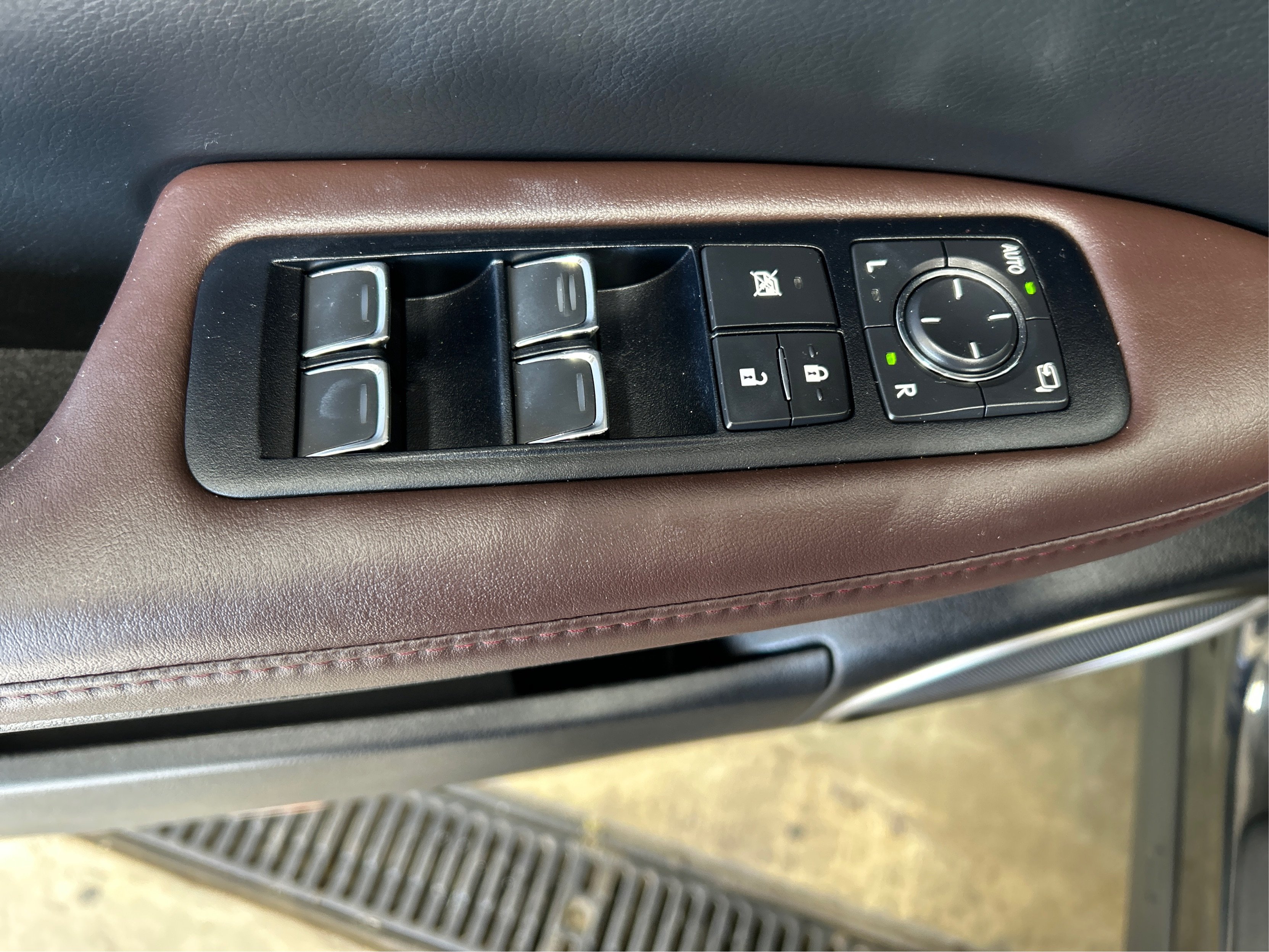 Used 2017  Lexus 350 image 31
