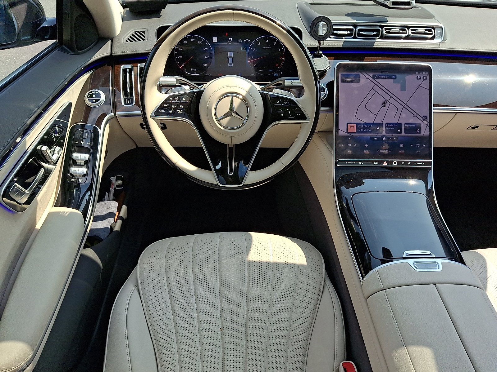 Certified Used 2023 Graphite Gray Metallic Mercedes-Benz 4MATIC® image 10