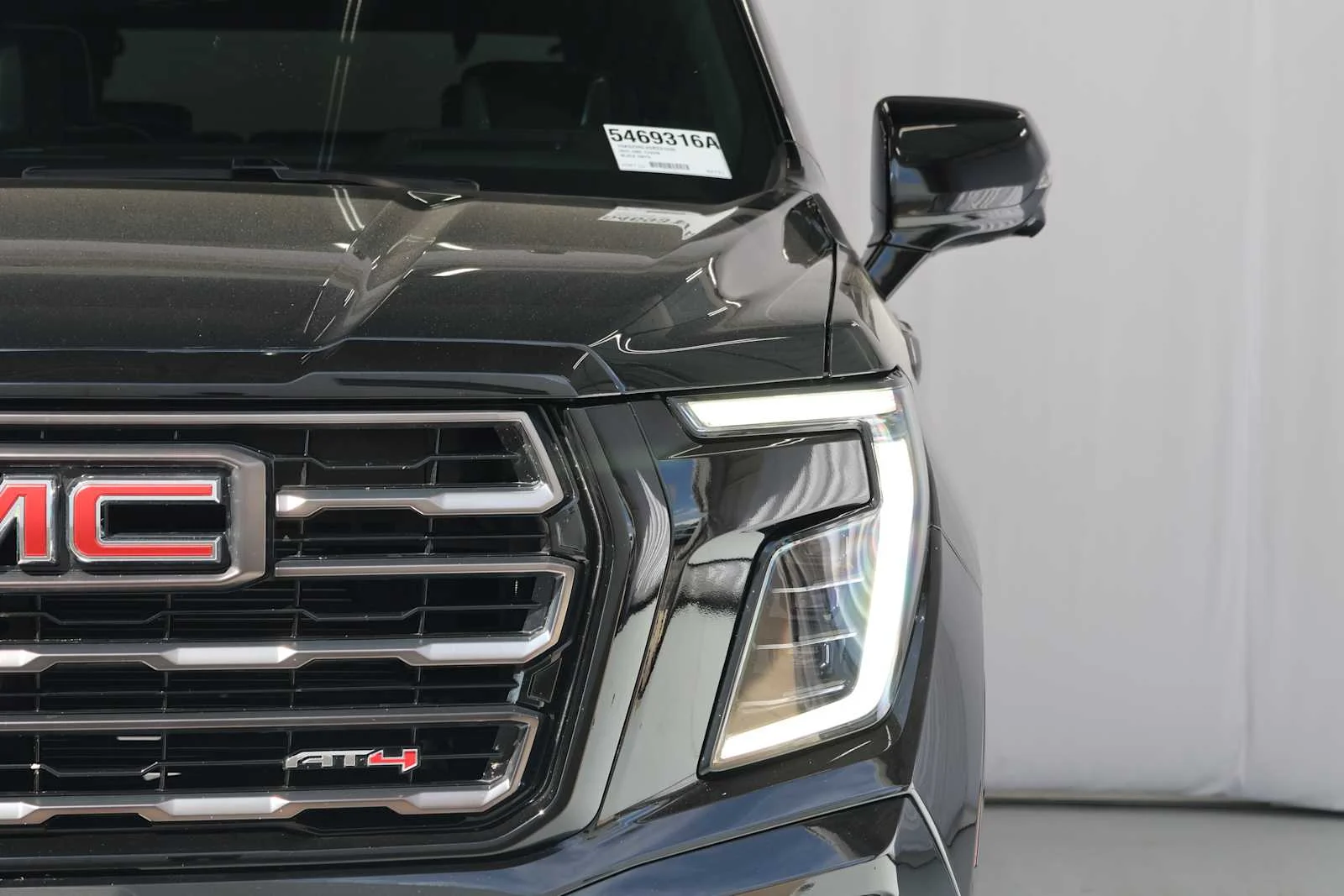 Used 2025 Onyx Black GMC AT4 Ultimate image 4