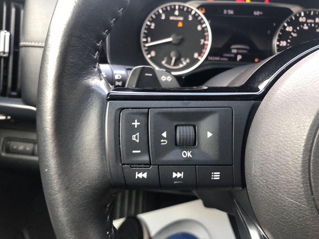 Used 2023 White Nissan SL image 30