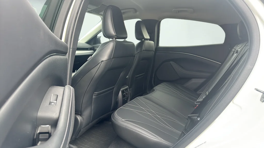 Used 2023 White Ford Select image 15
