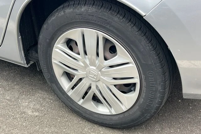 Used 2018 Silver Honda LX image 4