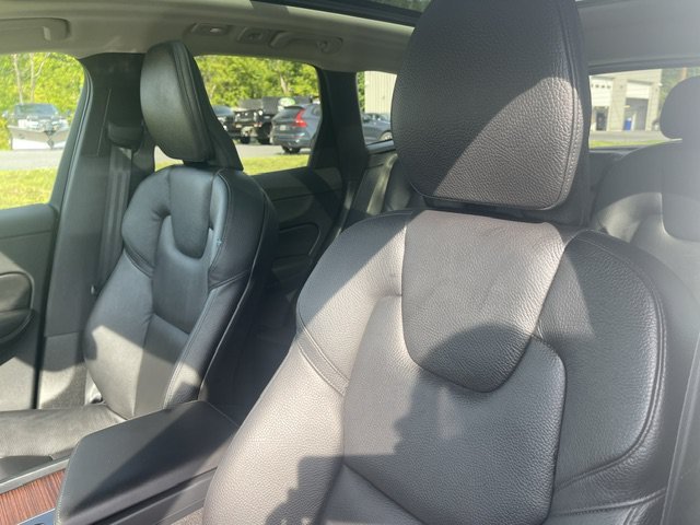 Used 2024 White Volvo Plus Dark Theme image 8