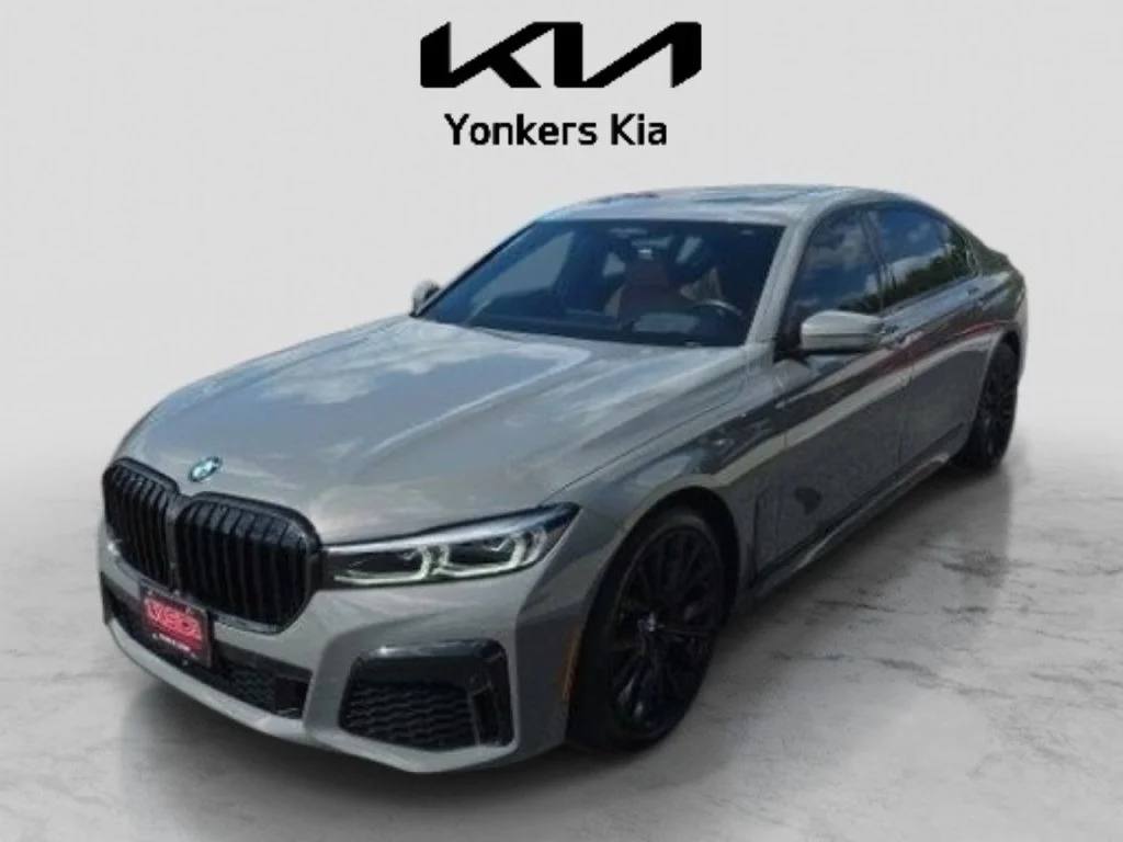 Used 2022 Gray BMW 750i xDrive image 6