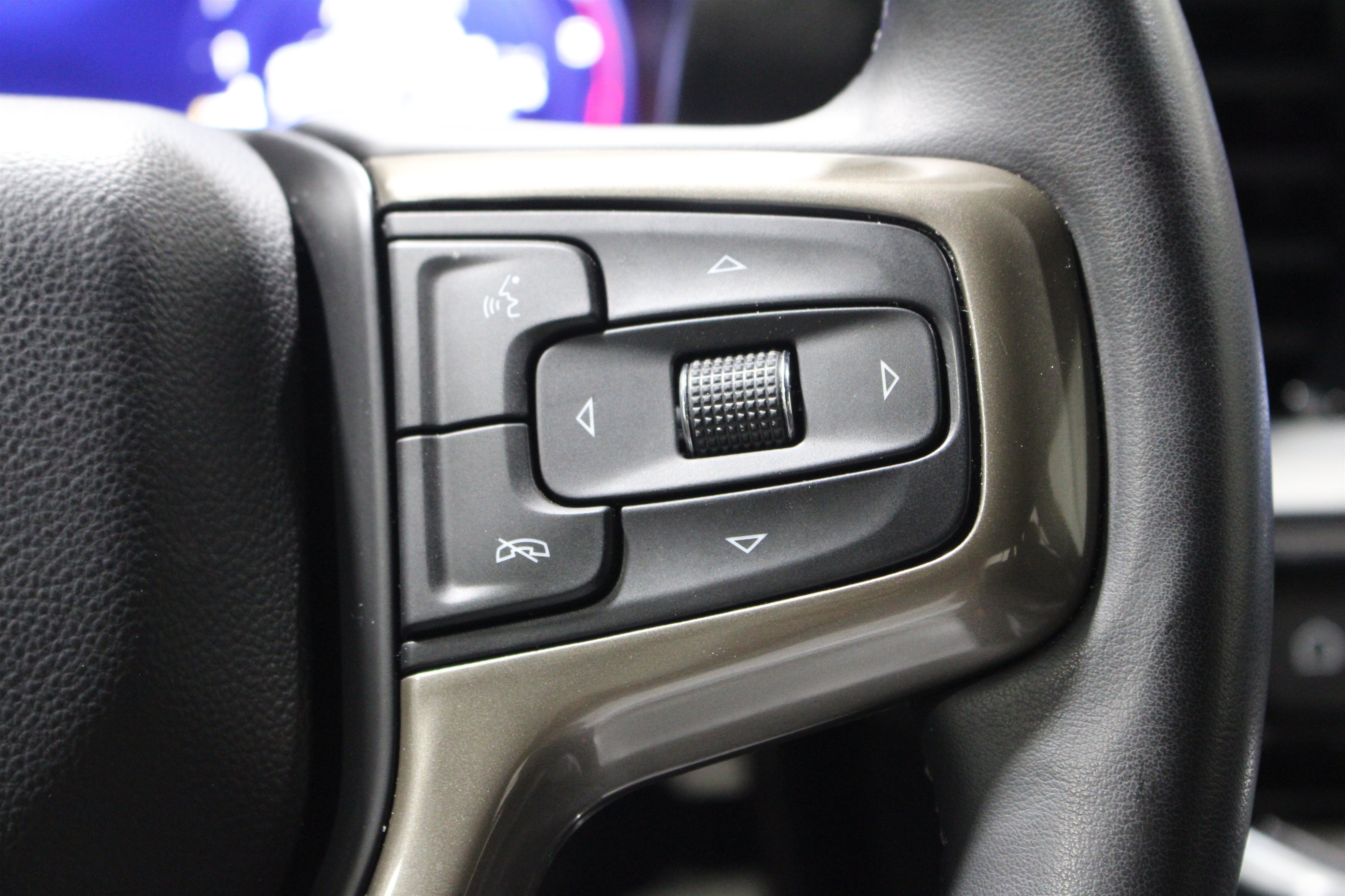 Used 2024 Iridescent Pearl Tricoat Chevrolet High Country image 13