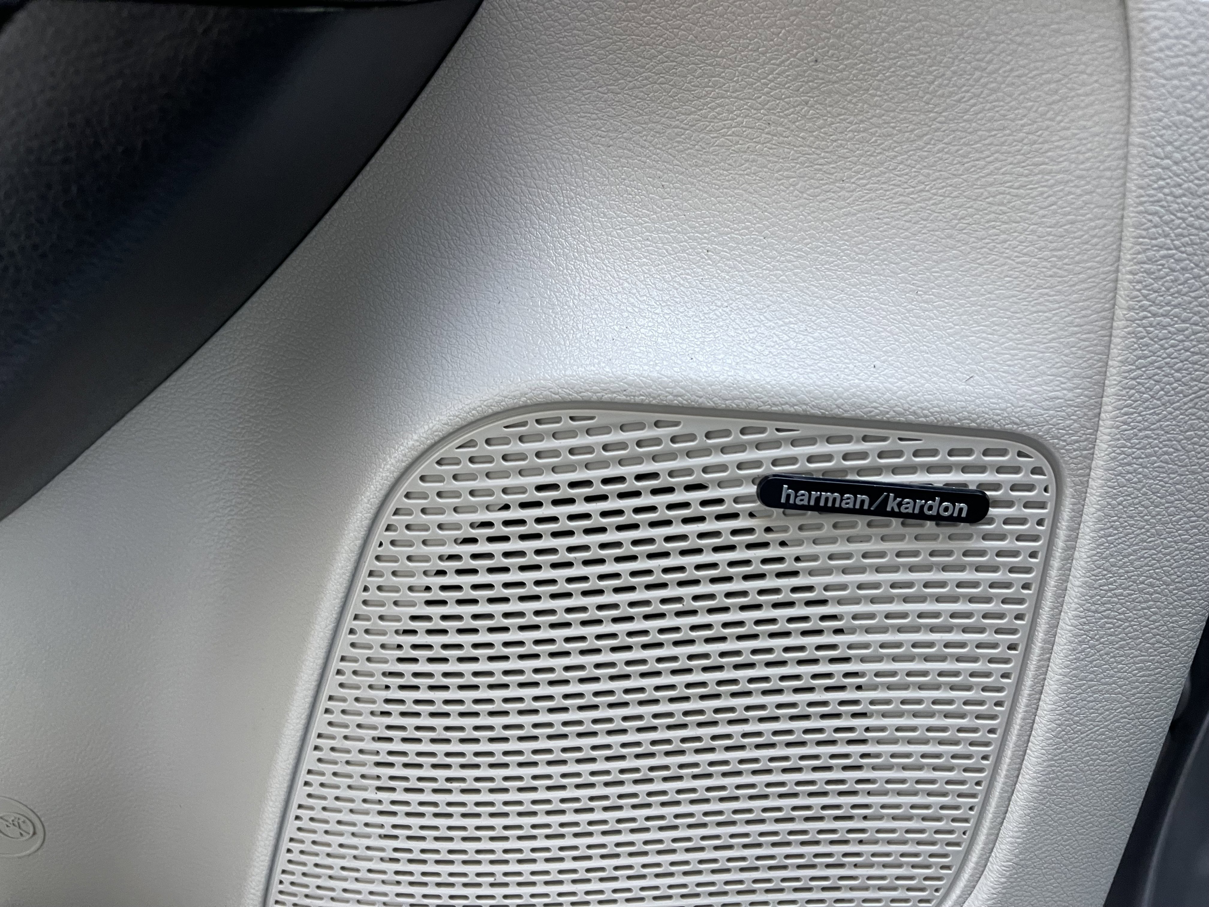 Used 2022 White Chrysler Limited image 14