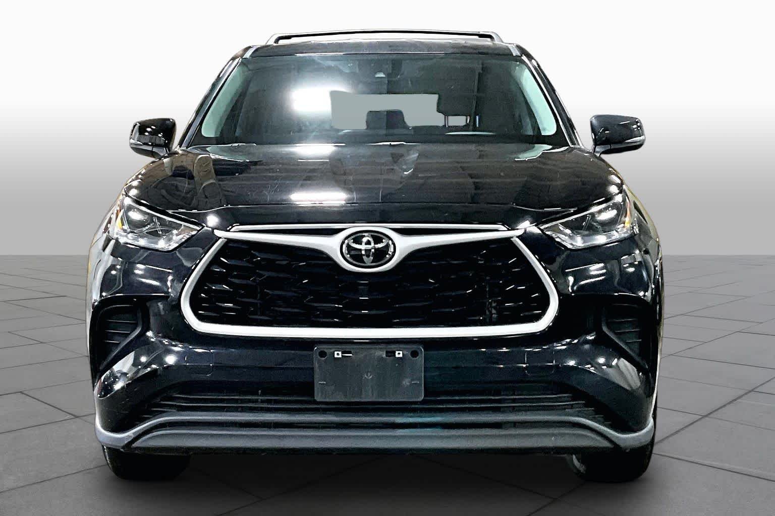 Used 2023 Midnight Black Metallic Toyota L image 4