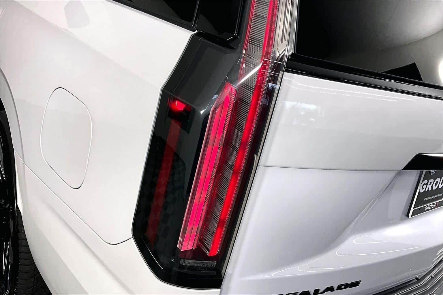 Used 2025 Crystal White Tricoat Cadillac Escalade-V image 27