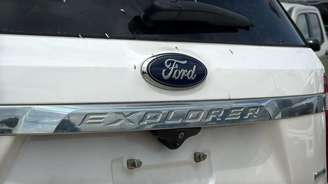 Used 2018 White Ford Limited image 11