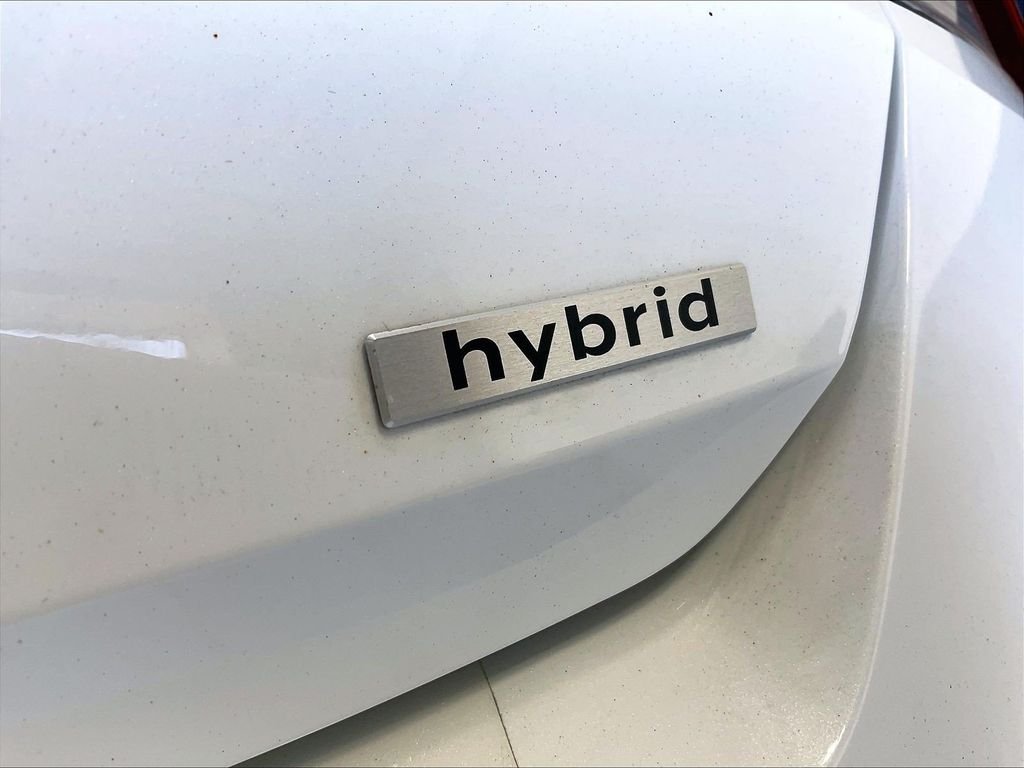 Used 2025 White Hyundai SEL Sport image 28