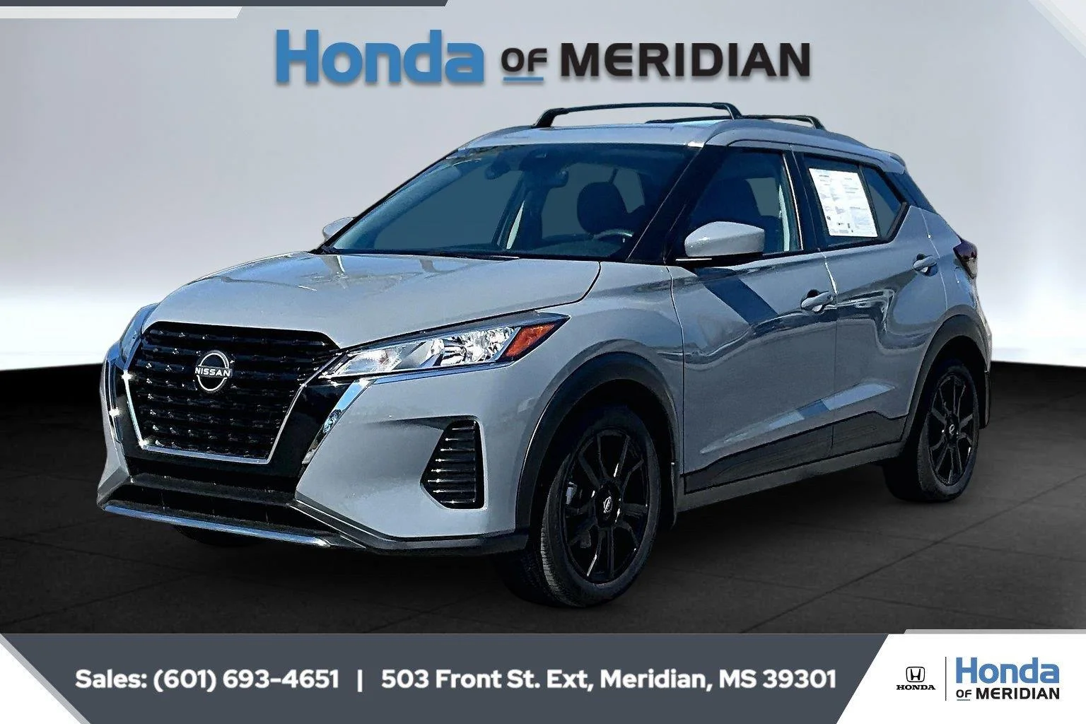 Used 2024 Boulder Gray Pearl Nissan SV image 10