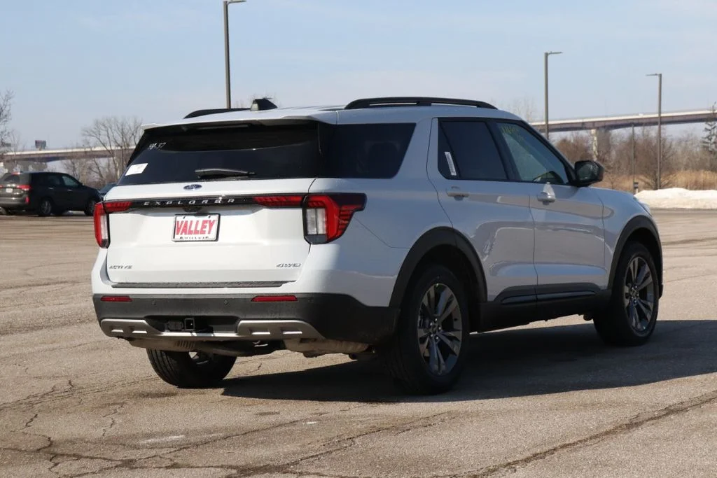 New 2026 Space White Metallic Ford Active image 9