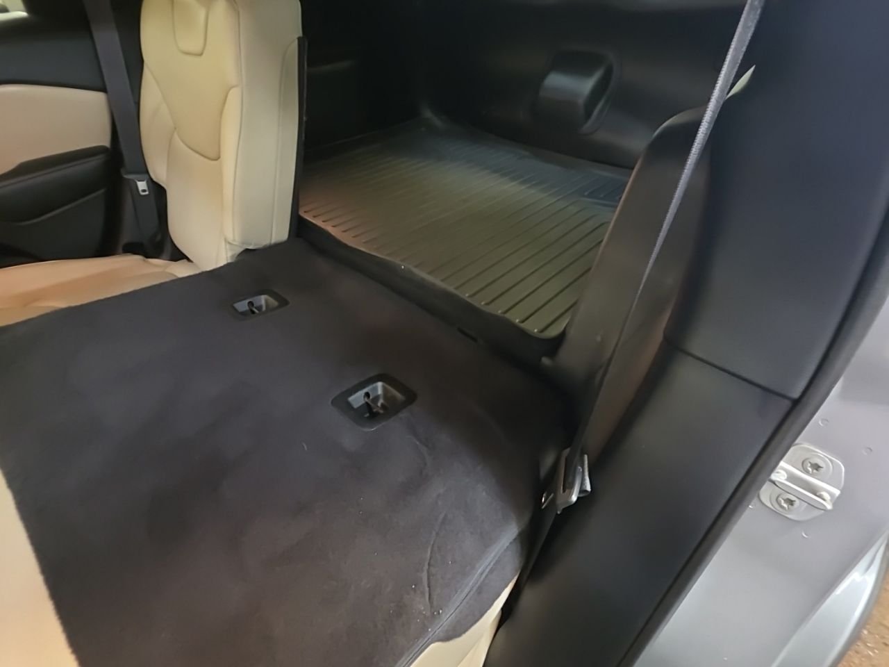 Used 2015 Silver Jeep Limited image 18