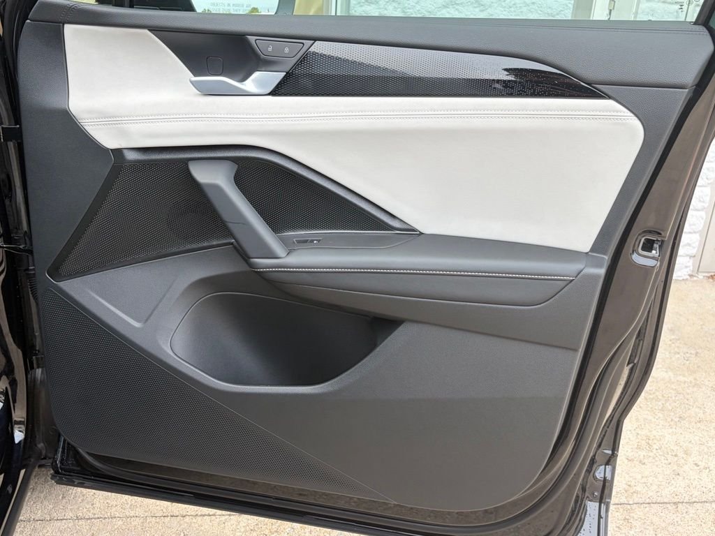 New 2026 Deep Black Pearl Volkswagen 2.0T SE image 22