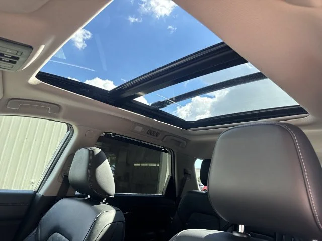 Used 2024 Gray Nissan Platinum image 33