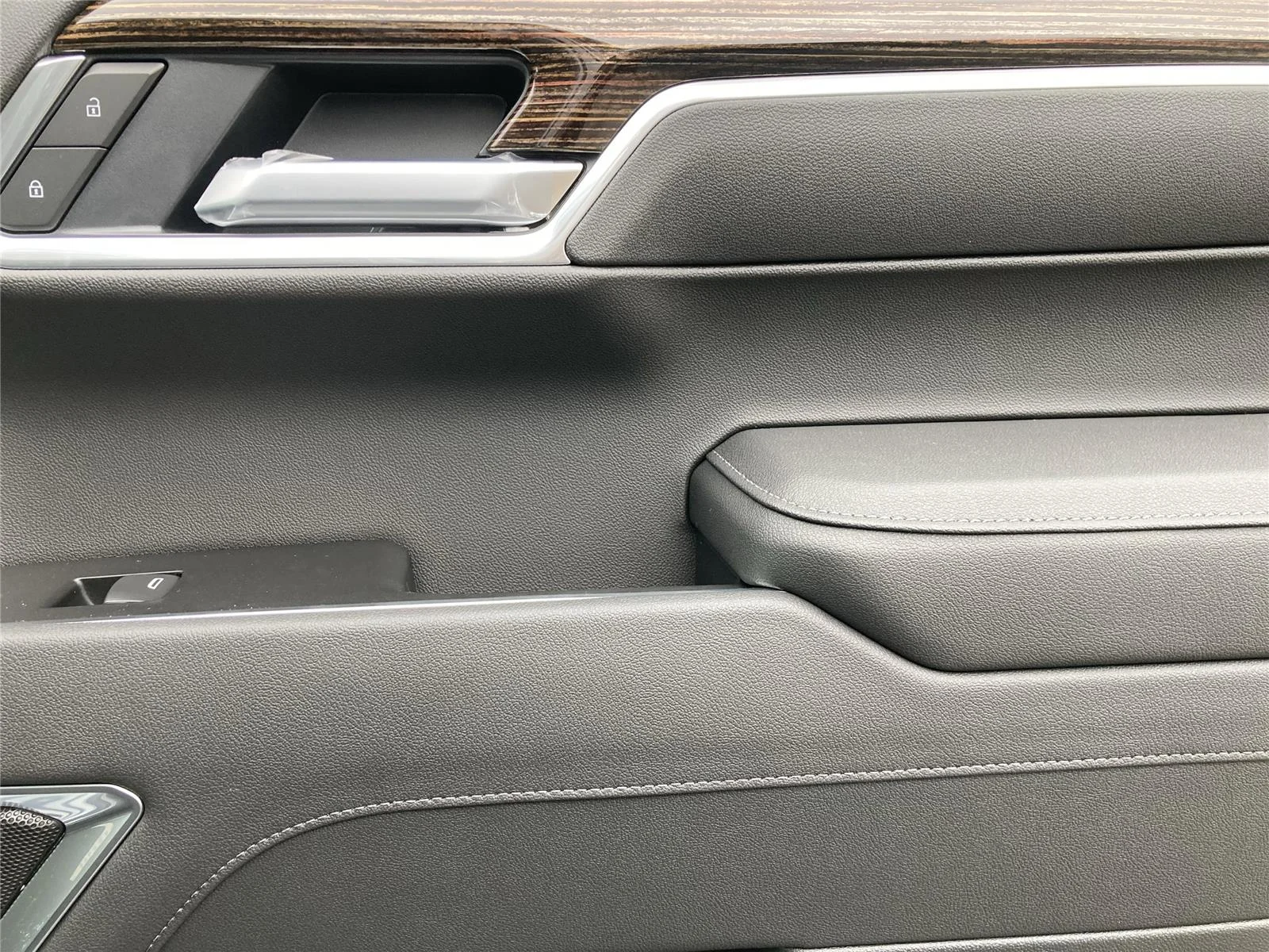 New 2026 Sterling Metallic GMC Elevation image 14