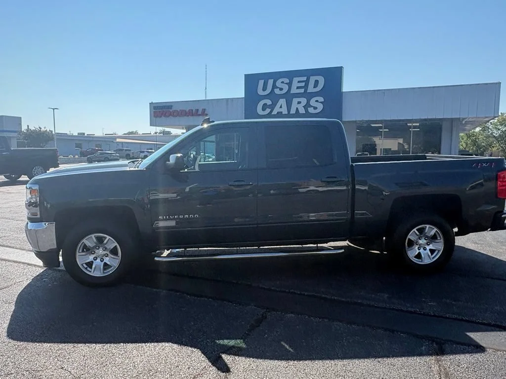 Used 2018 GRAPHITE METALLIC Chevrolet LT image 3