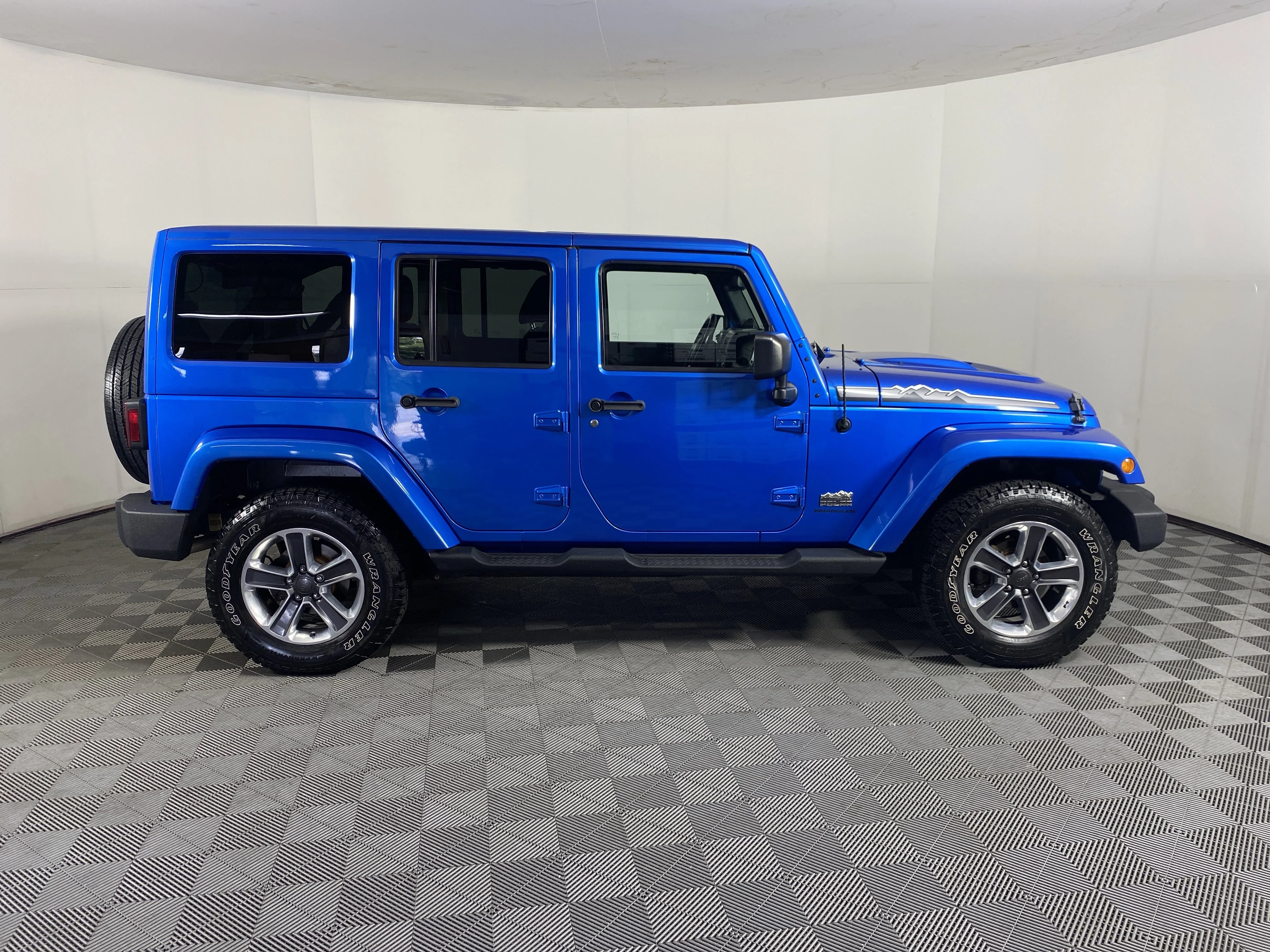Used 2014 Hydro Blue Pearl Coat Jeep Polar Edition image 5
