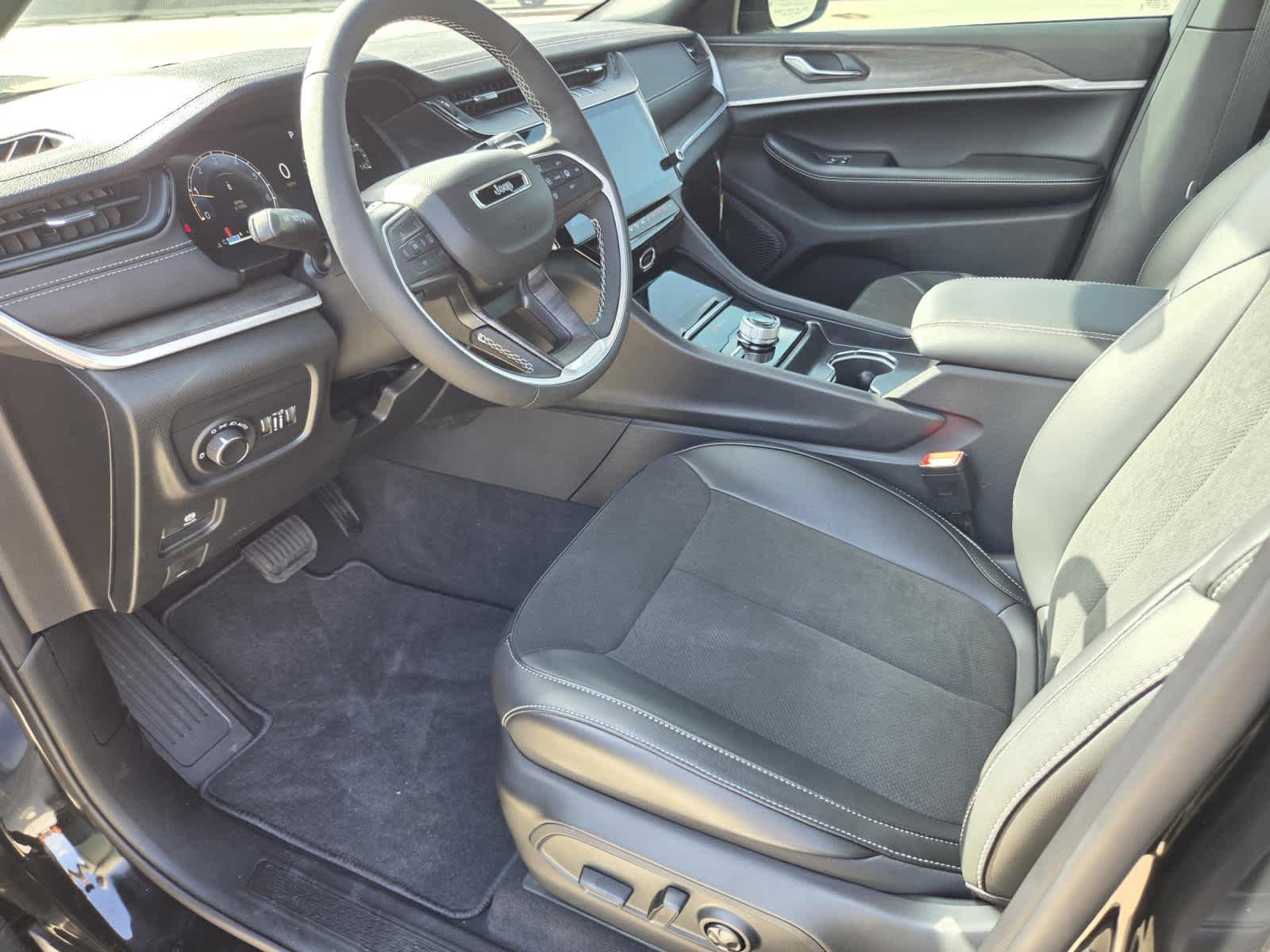 New 2027 High-Gloss Black Paint Jeep Laredo Altitude image 14