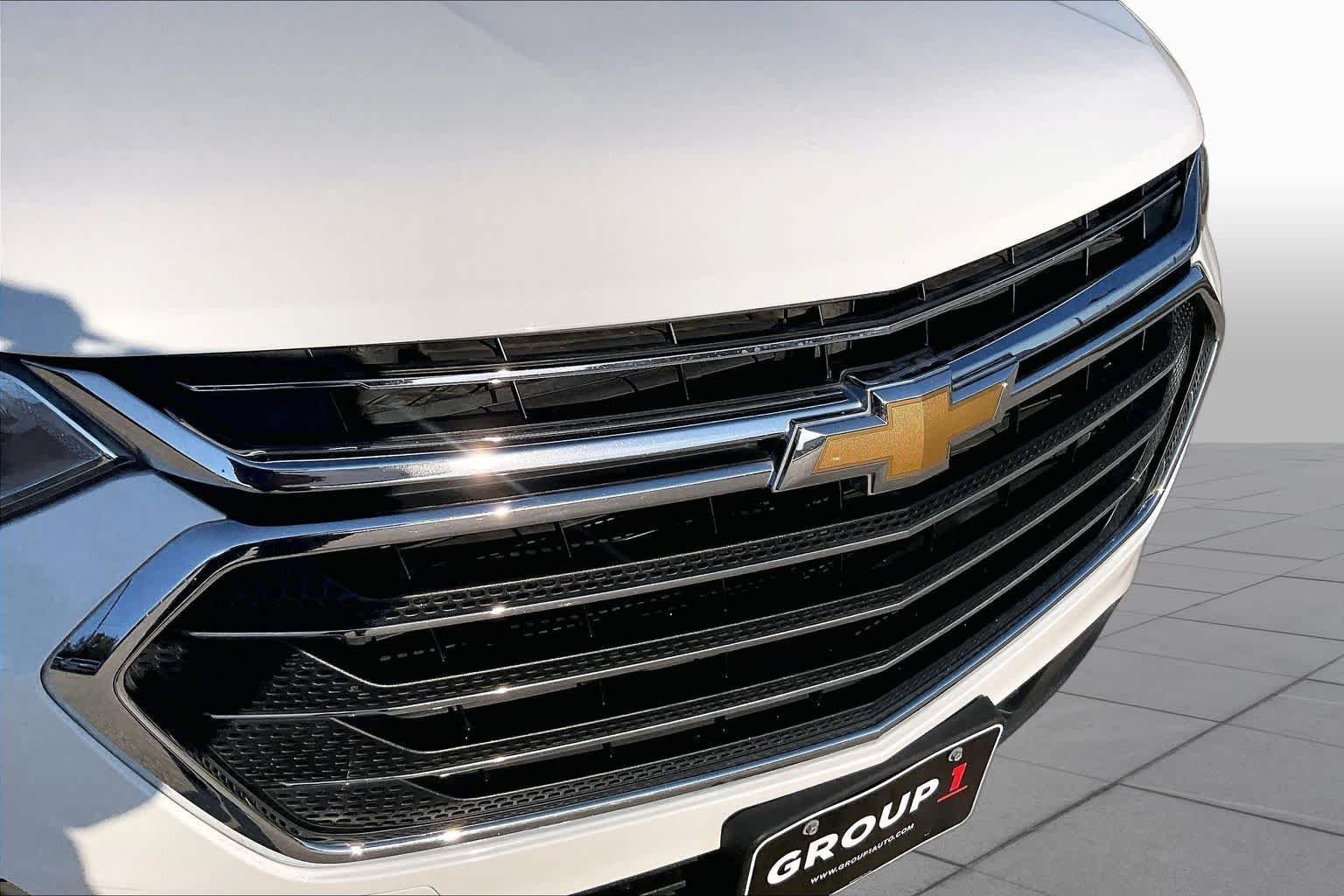 Used 2019 Summit White Chevrolet LT Cloth image 29