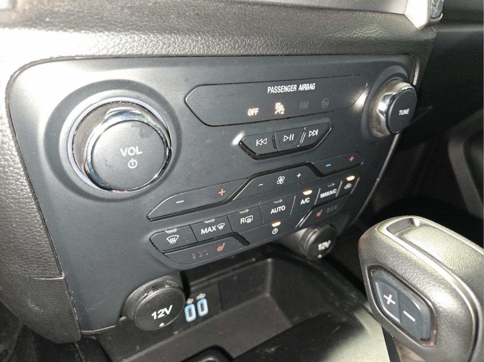 Used 2022 Velocity Blue Ford XLT image 24