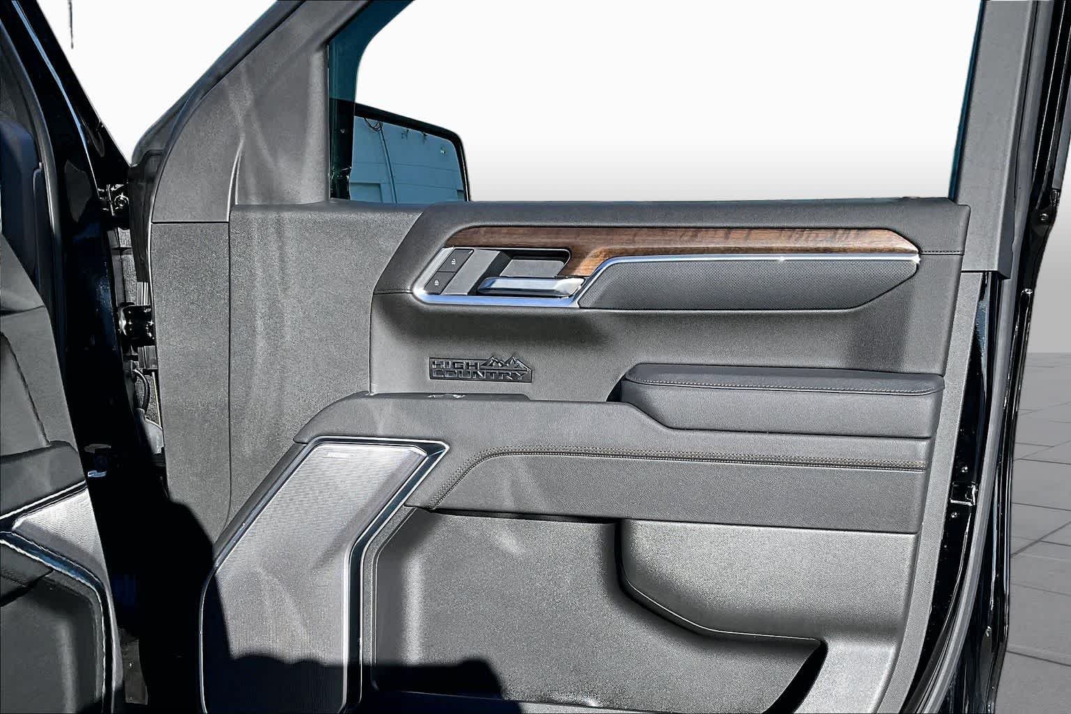 2025 Chevrolet Silverado 1500 High Country - Photo 36