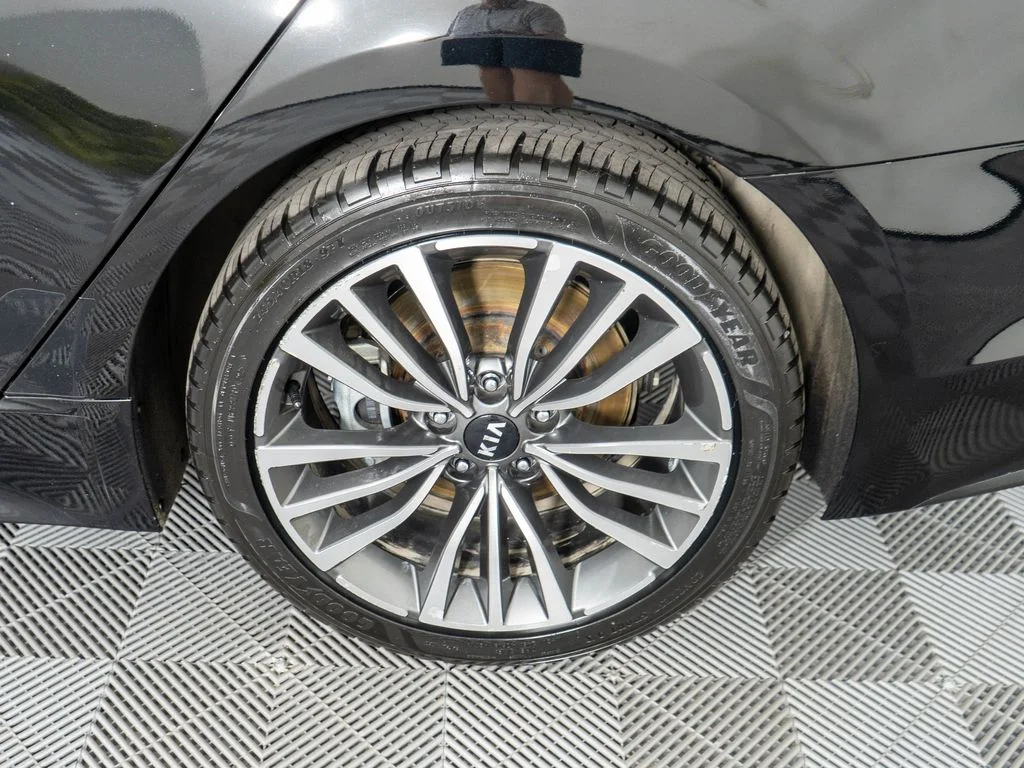 Used 2018 Black Kia Premium image 27