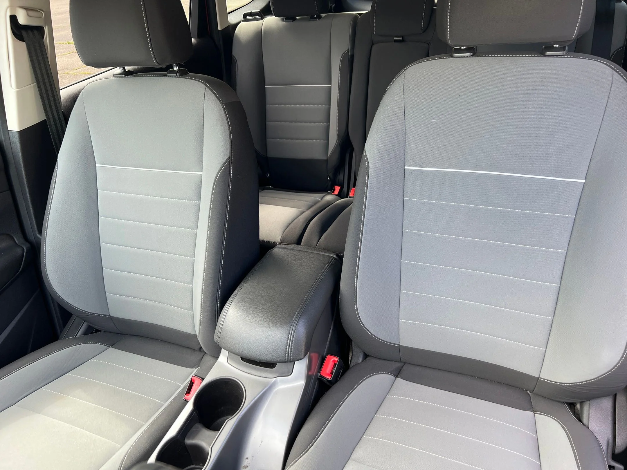 Used 2013 Ruby Red Ford SE image 18